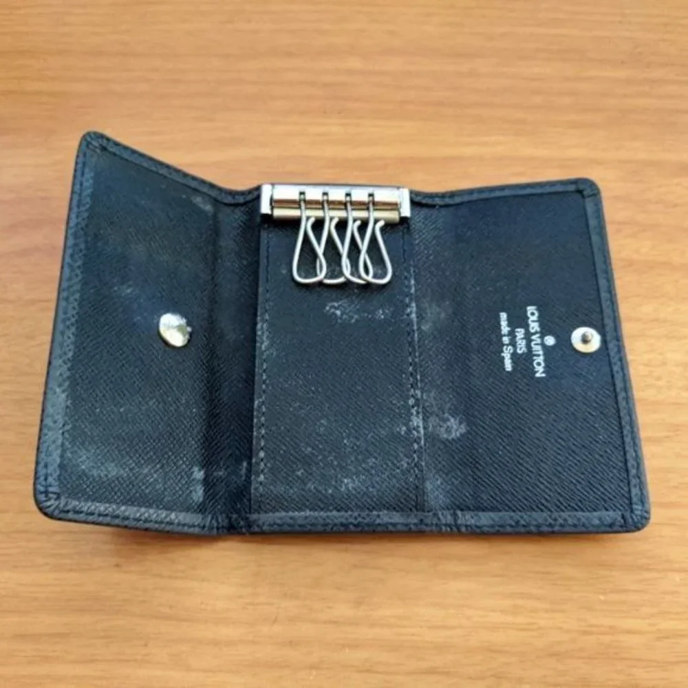 Louis Vuitton Taiga Key Holder/Wallet #906💥PRICE DROP💥